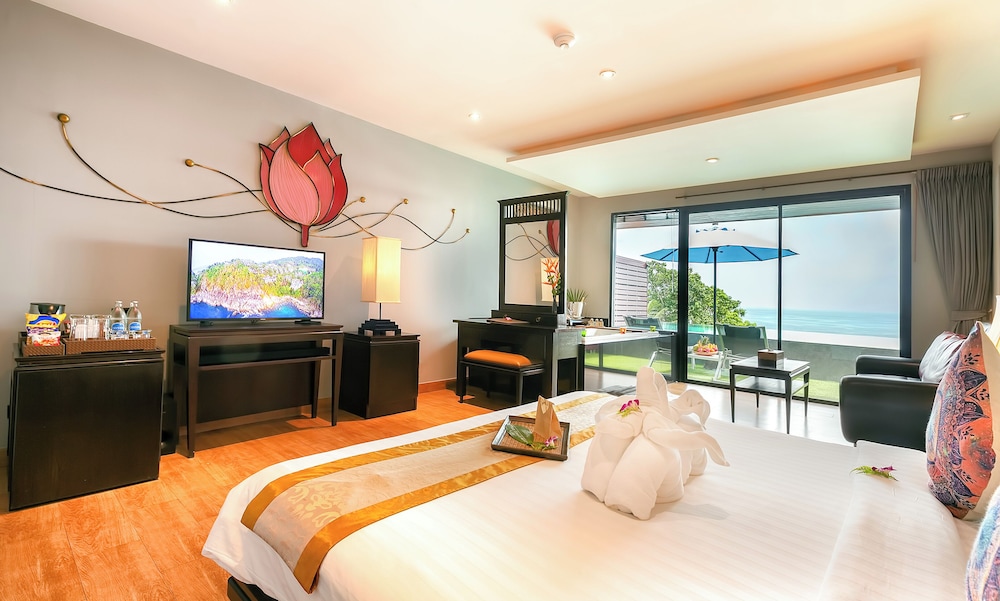 Deluxe with Pool Access Ocean VIew - Photo 5