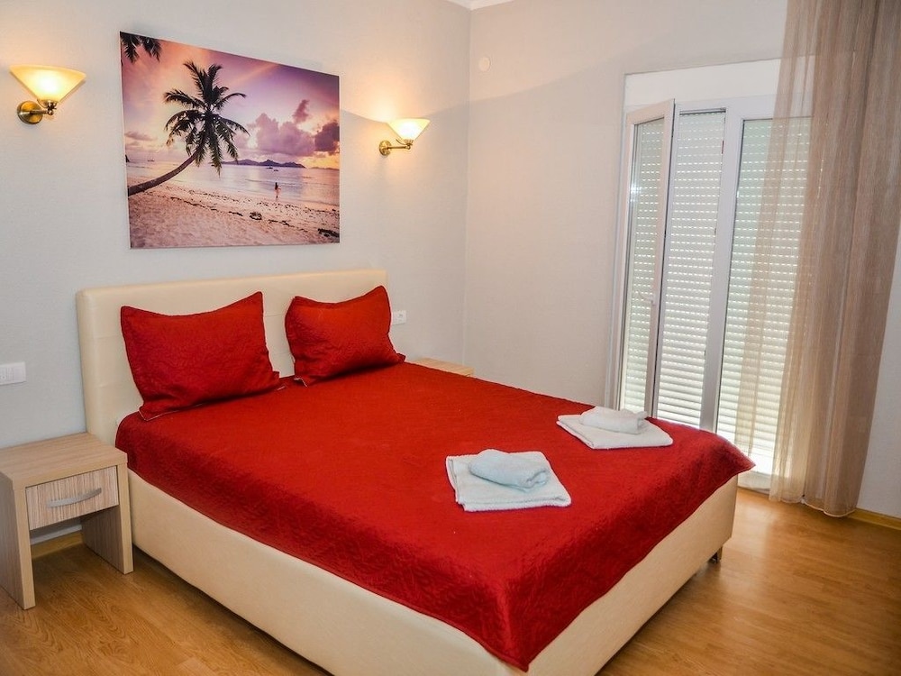 Apartment, 2 Bedrooms, Balcony - Photo 1