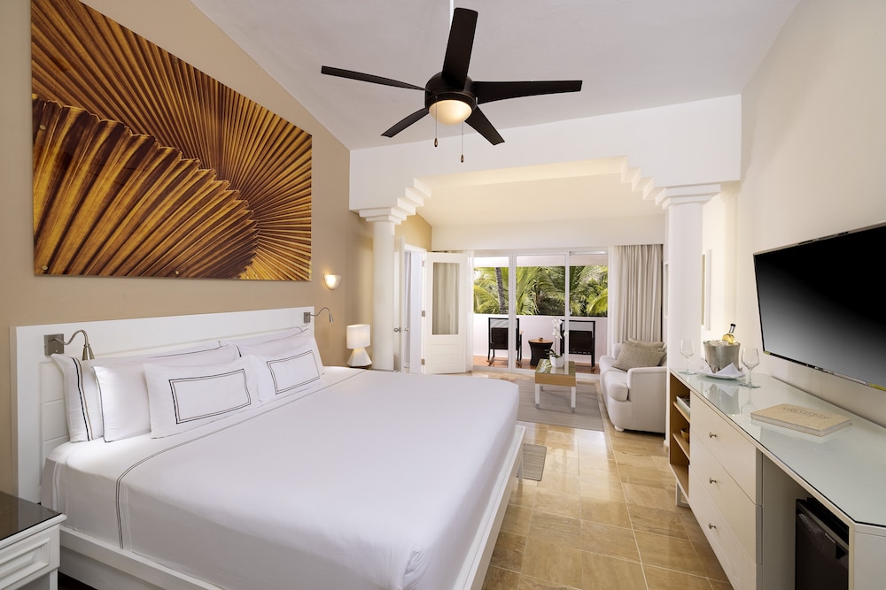 The Level Master Suite Tropical Palms
