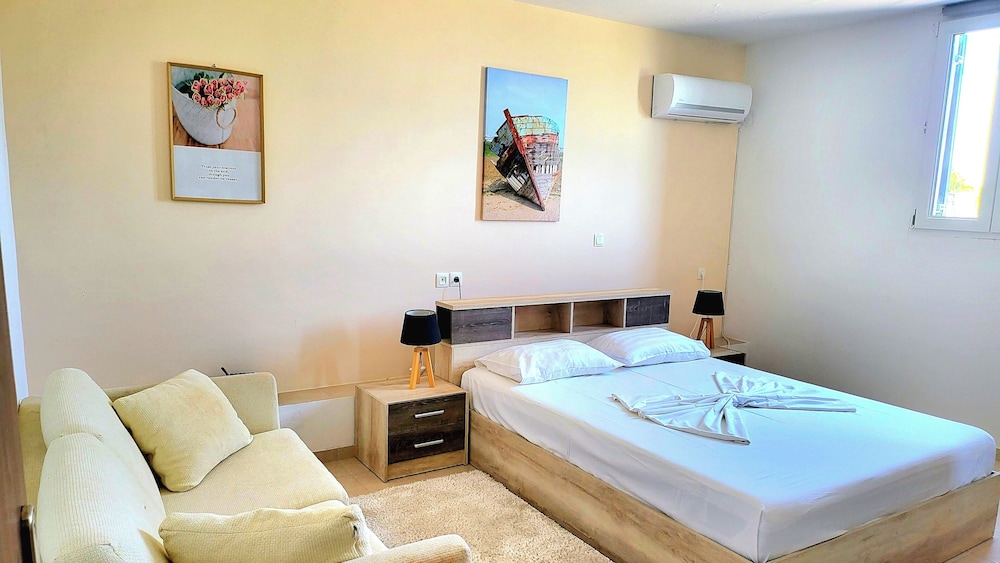 Deluxe Apartment, Garden View