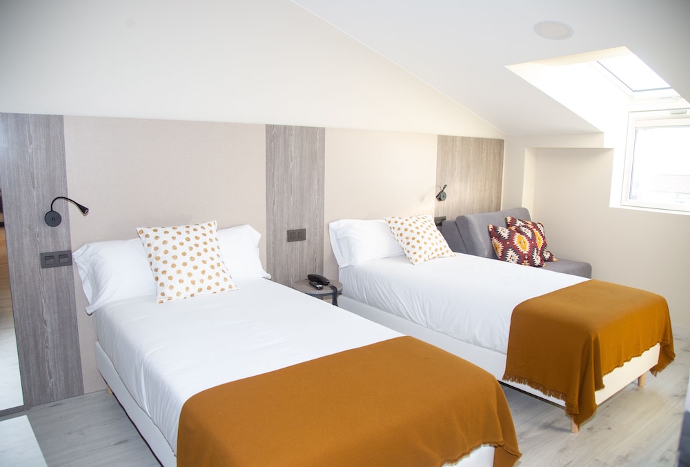 Room - Photo 3