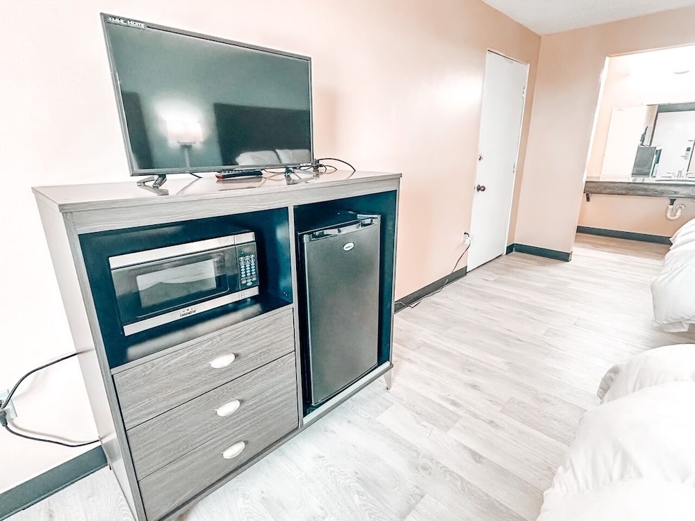 Room, 2 Queen Beds - Photo 2