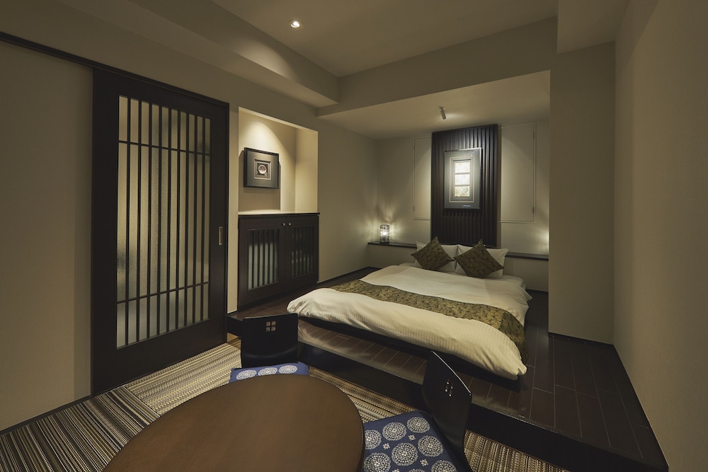 Superior Double Room Queen Bed photo 1