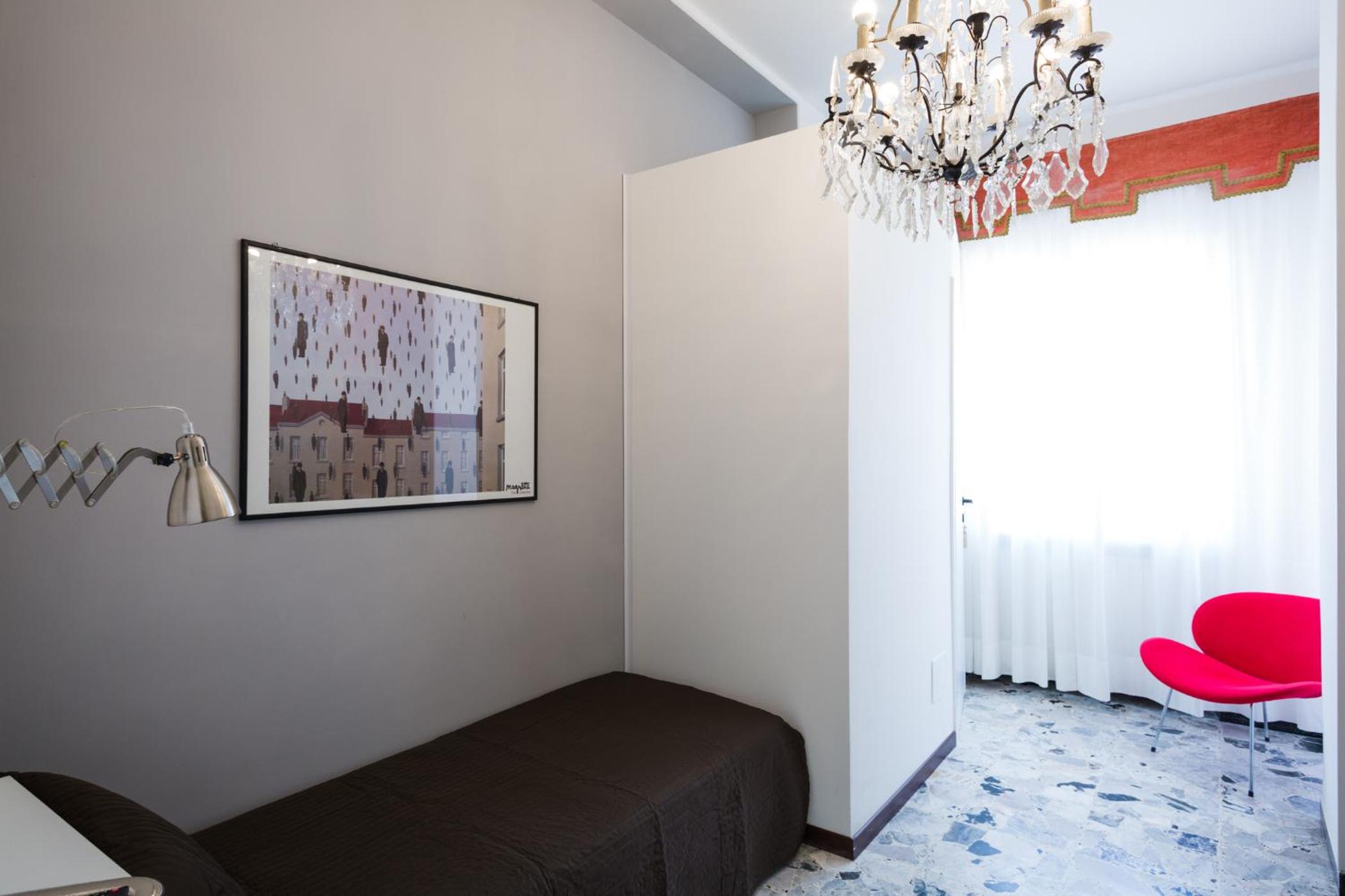 Single Room with Private Bathroom photo 1
