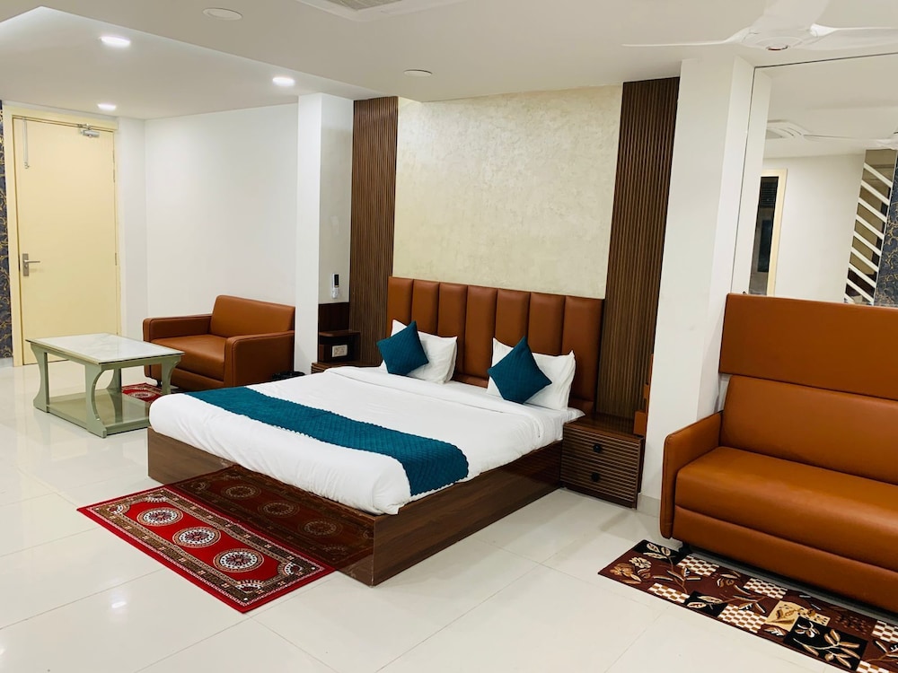 Deluxe Double Room, City View