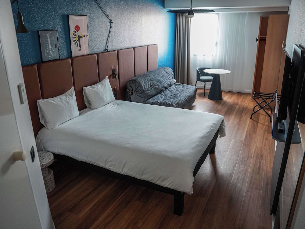 Standard Double Room, 1 Double Bed (Port View) - Photo 10