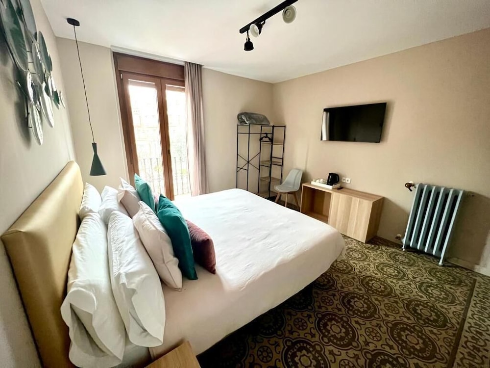 Deluxe Double Room, Balcony, City View photo 2