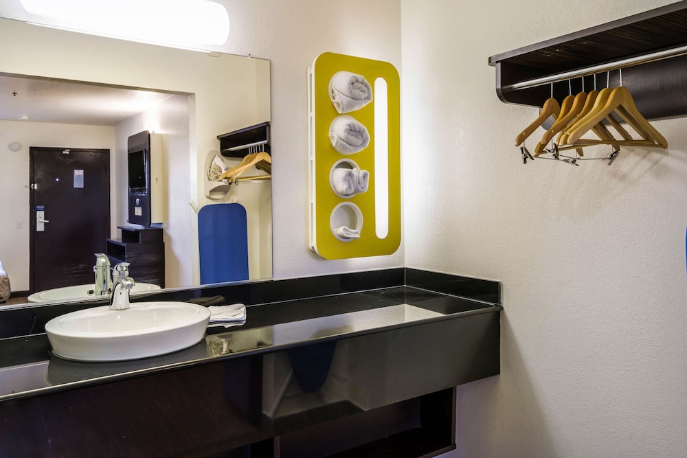 Standard Suite, 2 Queen Beds, Non Smoking, Kitchenette - Photo 11