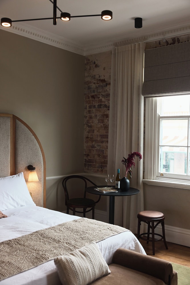 Deluxe Room, 1 King Bed, City View