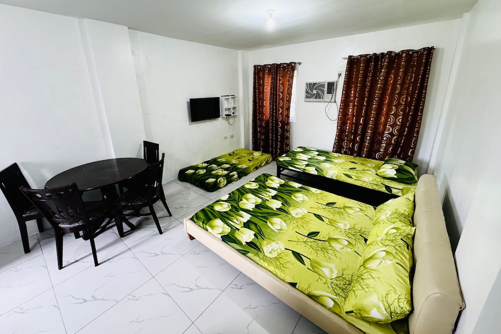 Deluxe Studio Suite, Balcony, Pool View photo 2