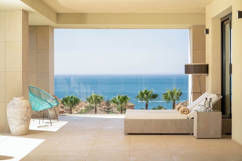 Suite, Sea View