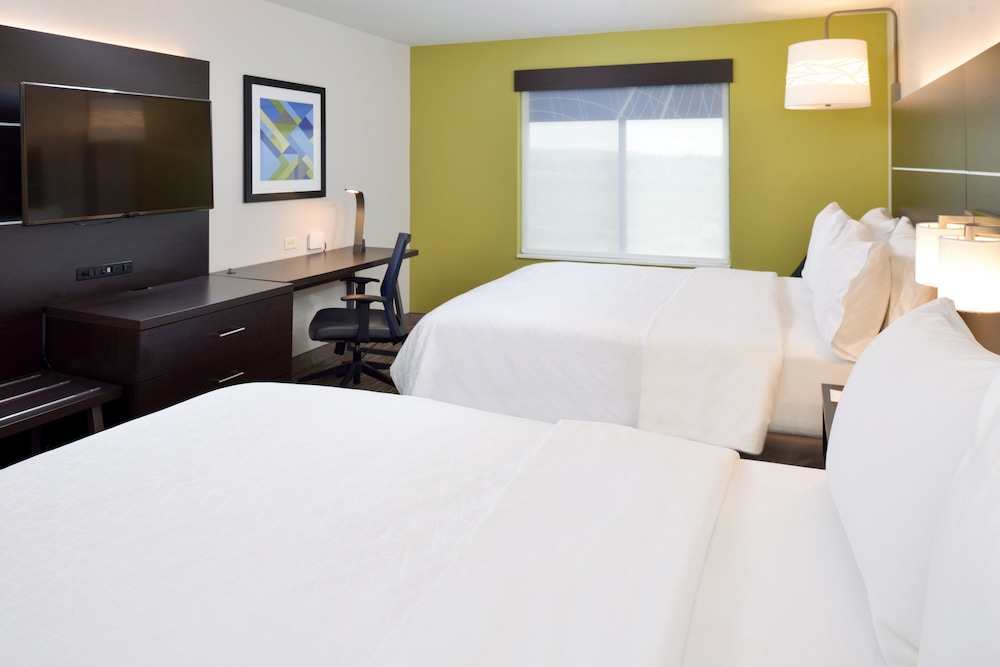 Suite, Multiple Beds - Photo 10