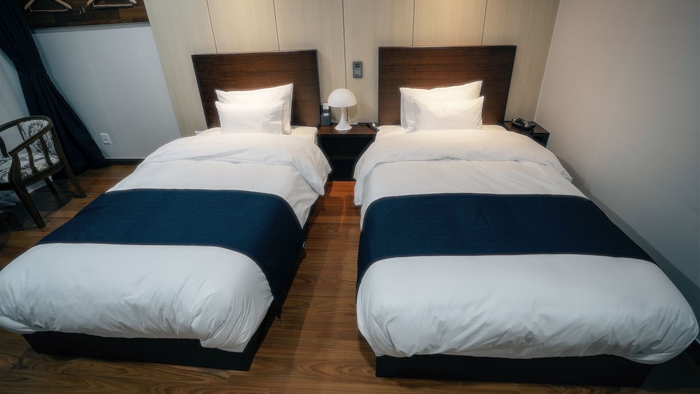 Twin Room - Photo 3