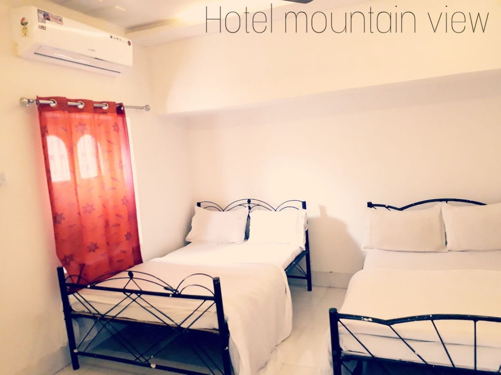 Standard Room, 1 King Bed photo 3
