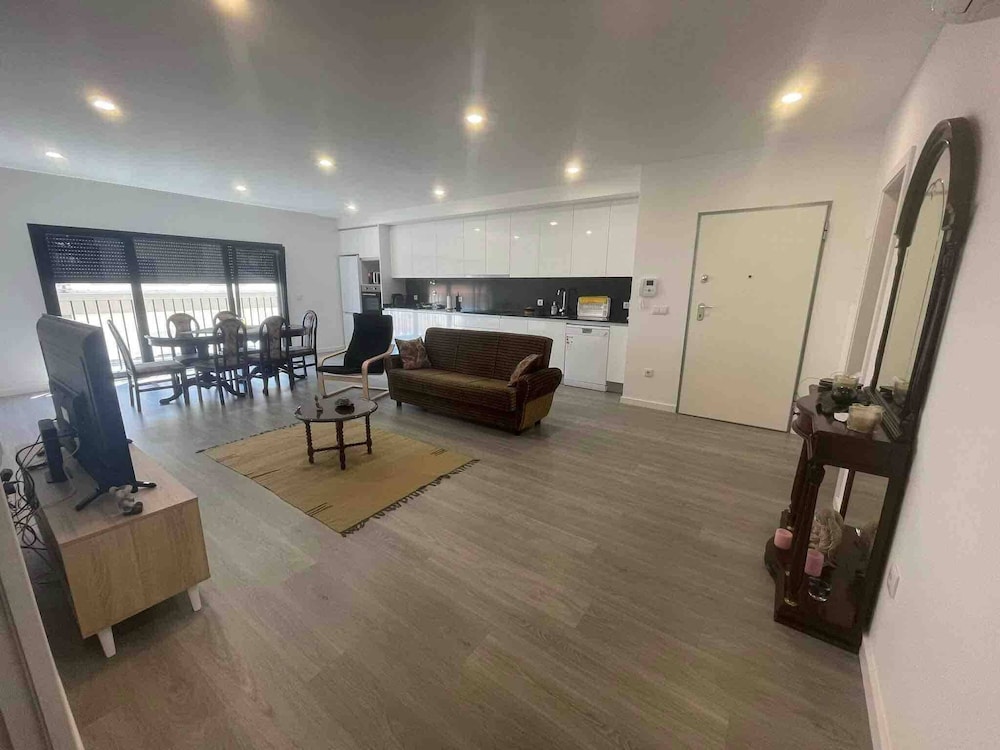 Apartment, 3 Bedrooms, Accessible, Balcony photo 1
