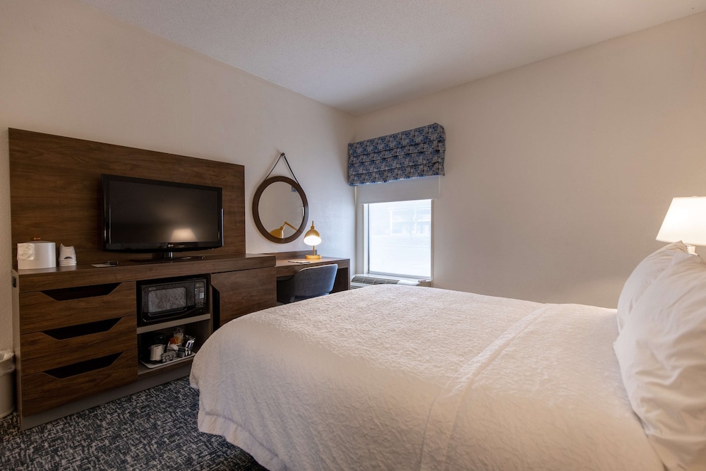 Room, 1 Queen Bed, Accessible, Bathtub - Photo 4