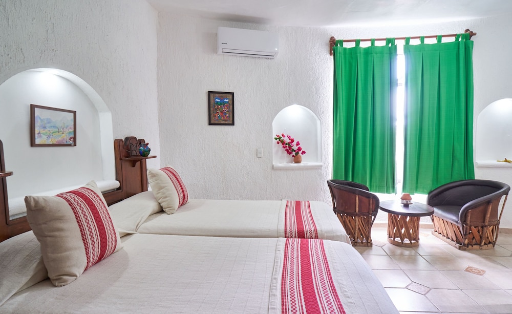 Standard Room, 1 King Bed - Photo 4