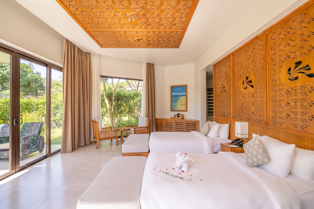 Luxury Villa, Poolside photo 3
