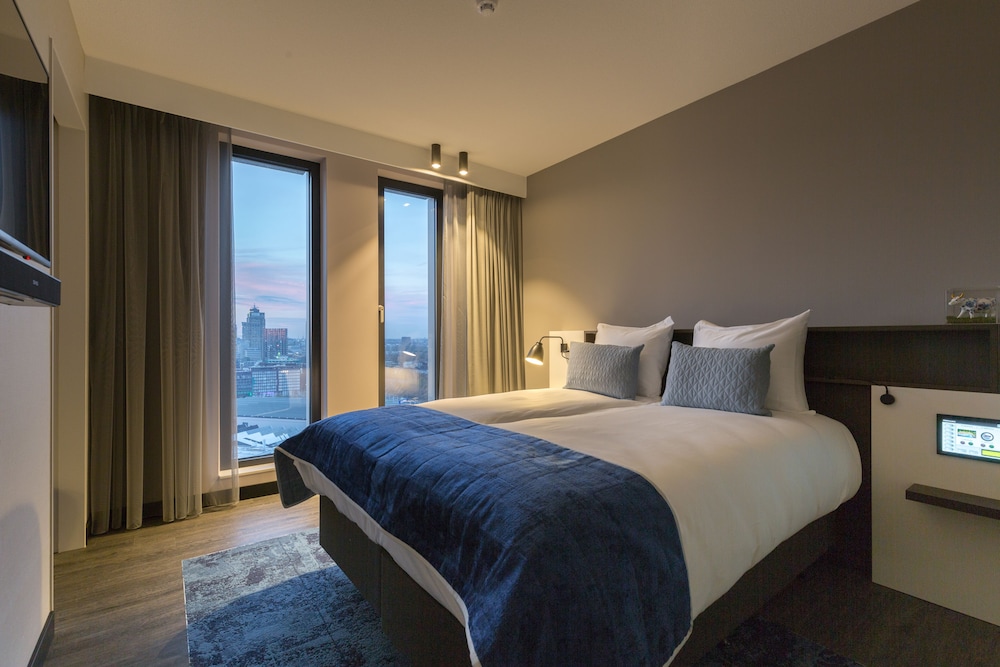 Executive Room, 1 King Bed, City View photo 1