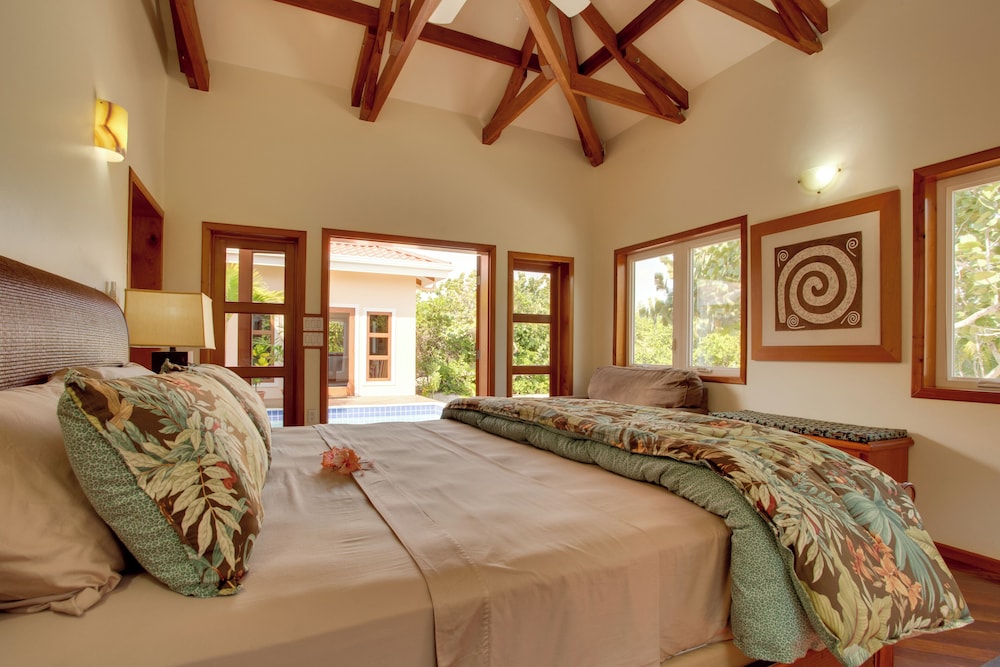 3 Bedroom Beach Villa with Pool photo 2