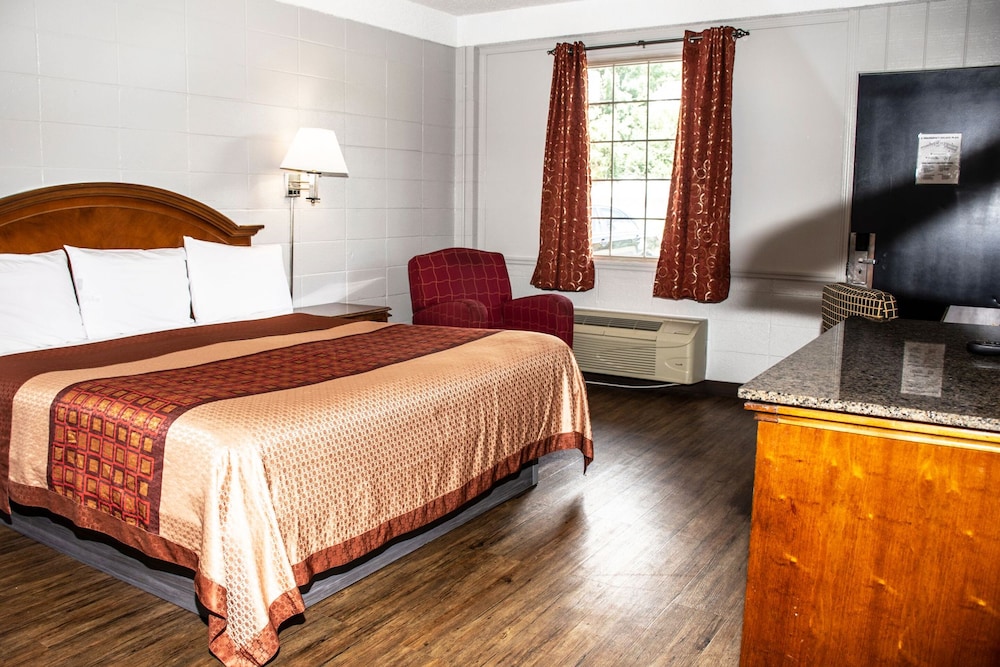 Standard Room, 1 King Bed, Non Smoking (First floor)