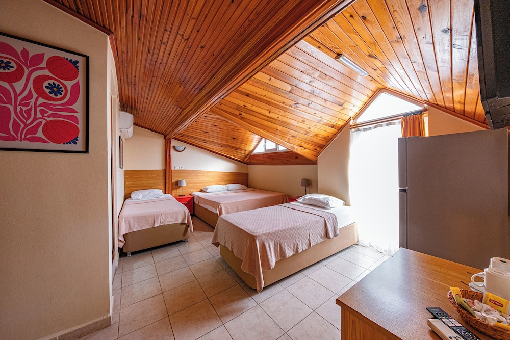 Economy Quadruple Room