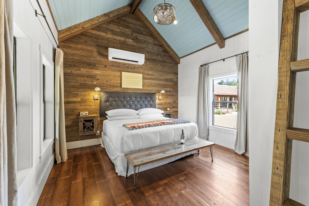 Deluxe Cabin, Multiple Beds photo 2