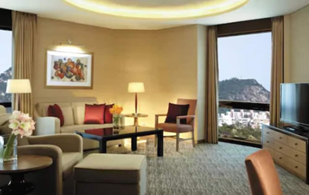 Junior Suite, 1 King Bed photo 2