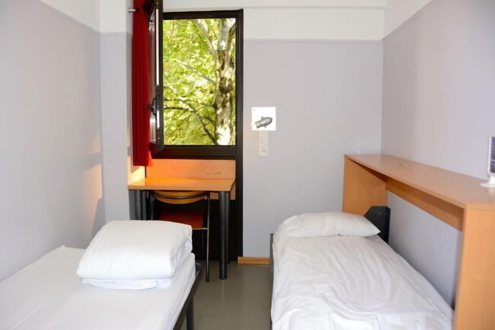 Basic Twin Room, Private Bathroom