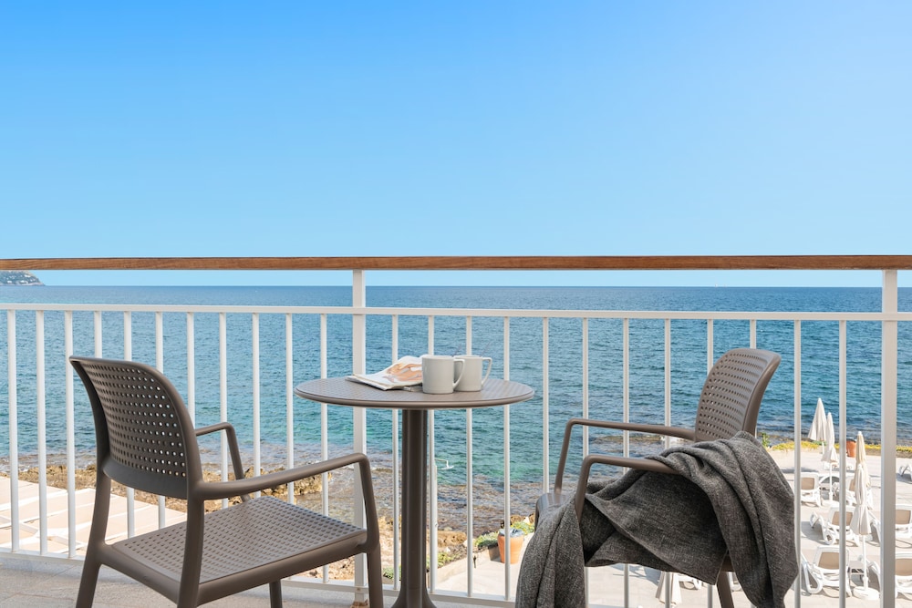 Double Room, Balcony (Front Sea View) photo 2