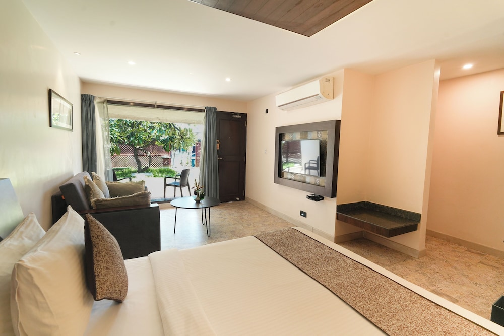 Deluxe Seaside Room with Private Sitout - Photo 3