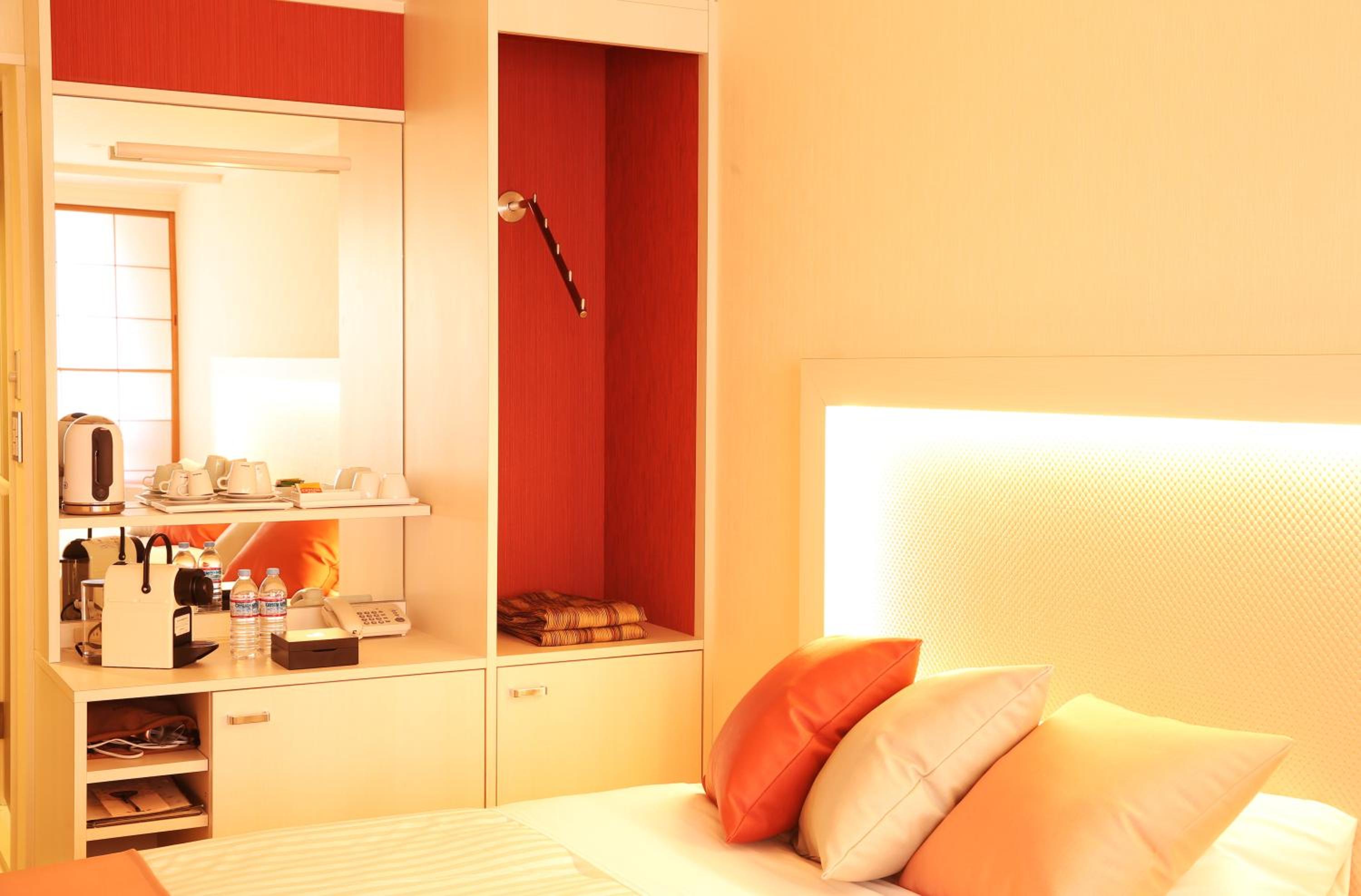 Double Room with Two Double Beds photo 3