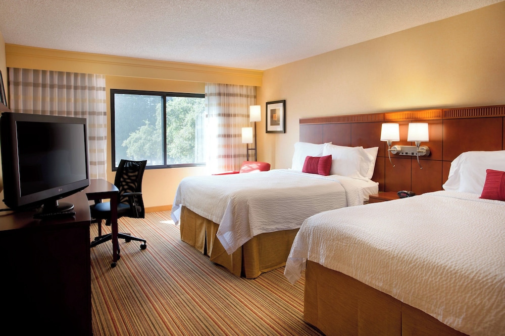 Suite, 1 Bedroom - Photo 3
