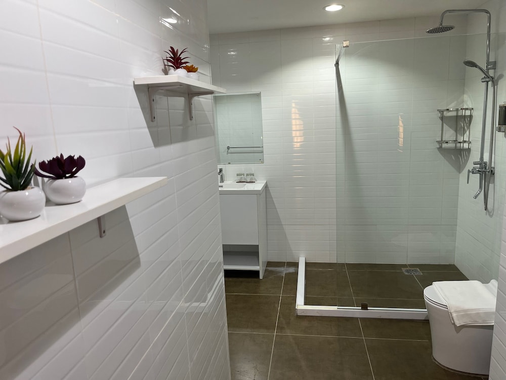 Premier One Bedroom - Photo 8