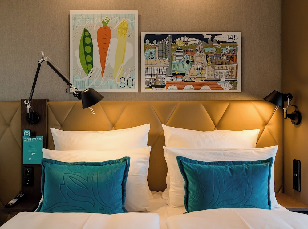 Room (The One) photo 2