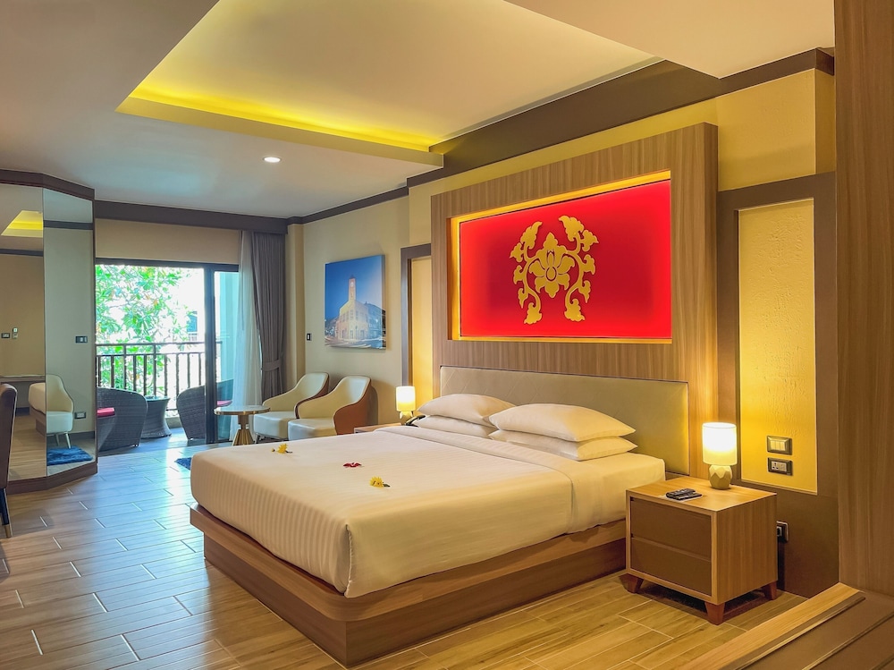 Deluxe Room, 1 Bedroom, Balcony, Pool View (Premium) photo 1