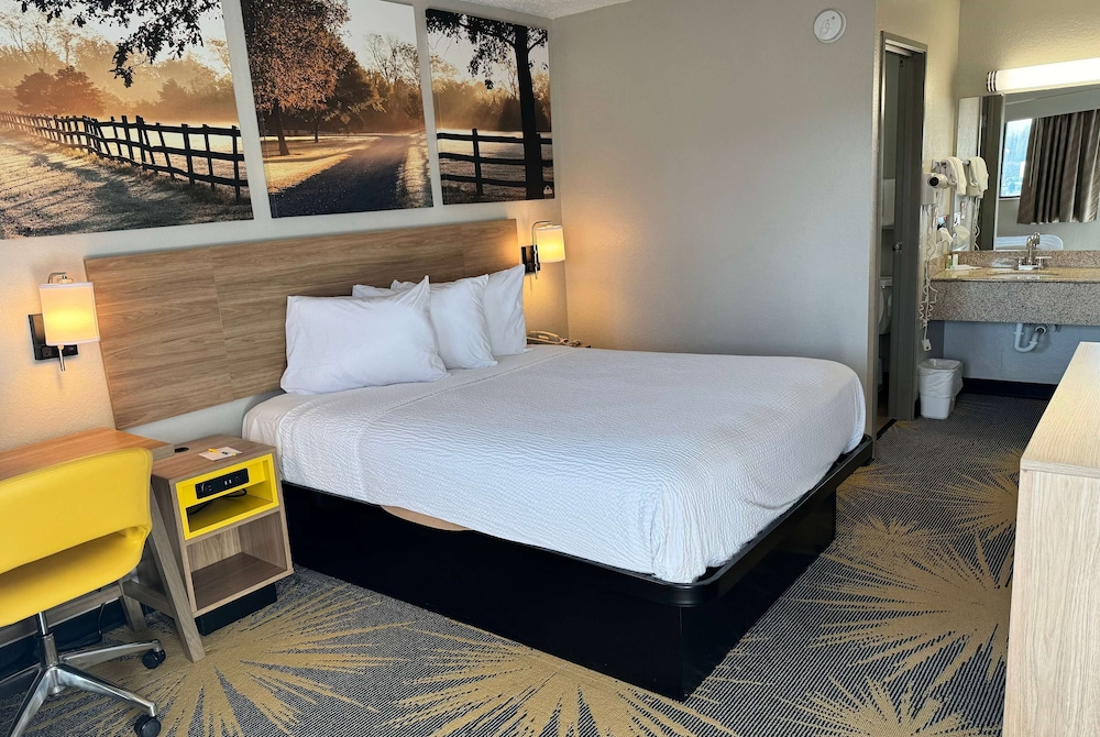 Room, 1 Queen Bed, Non Smoking - Photo 1