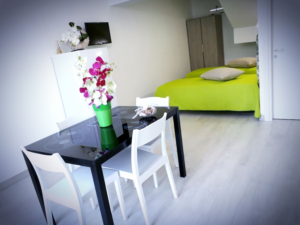 Family Room, 1 Bedroom, Patio, Garden View
