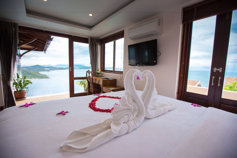 2 Bedrooms Ocean View Pool Villa photo 2