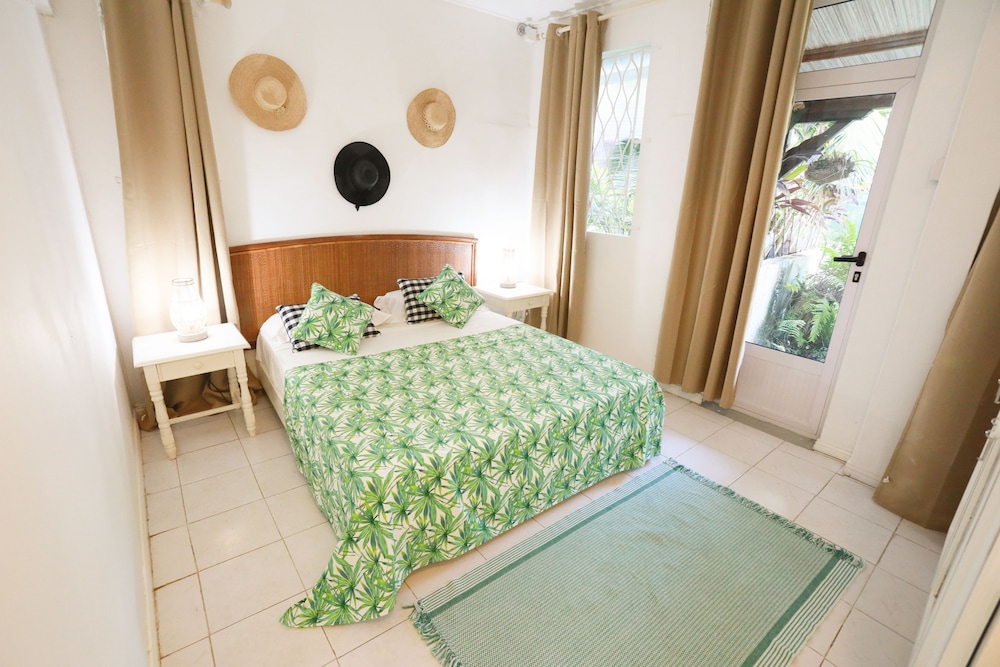 Family Room (Oasis)