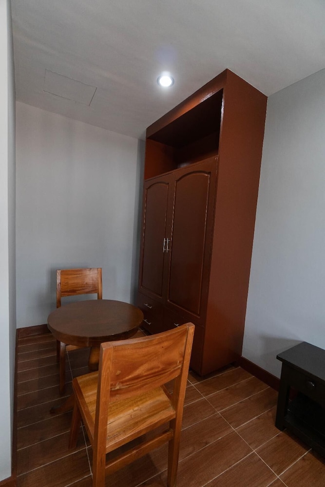 Deluxe King room photo 3