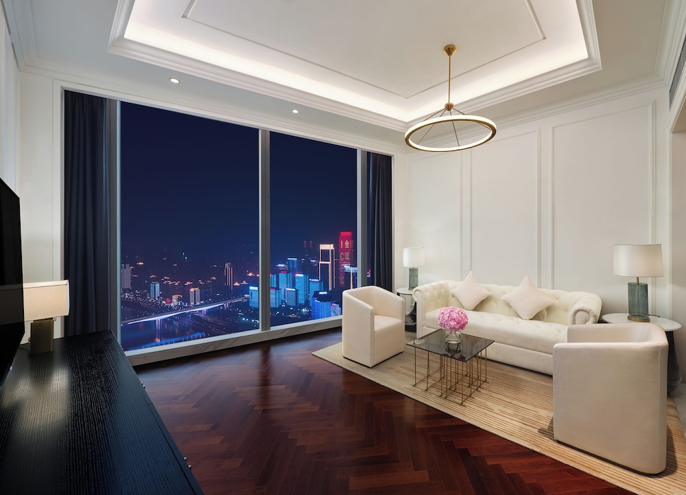 Suite, 1 King Bed, River View