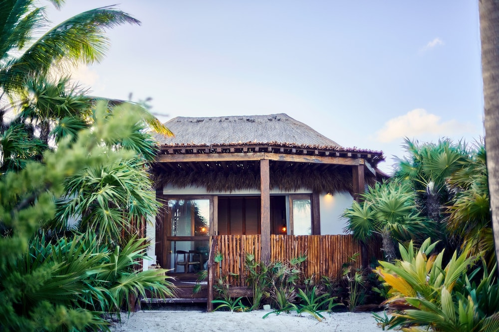 Premium Bungalow, Beachfront photo 3