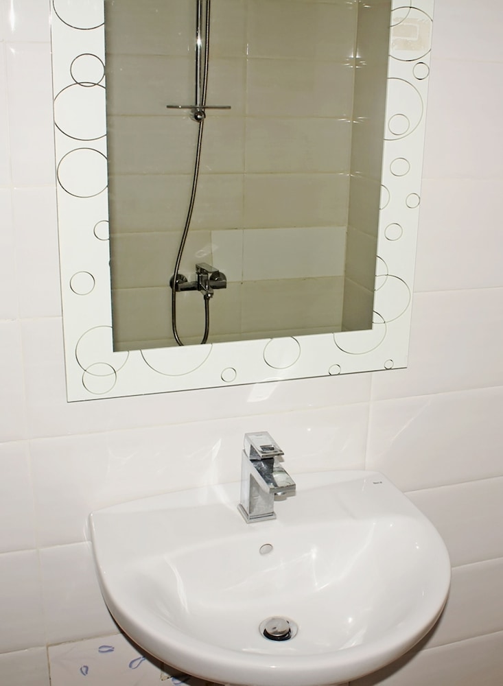 Standard Suite - Photo 5