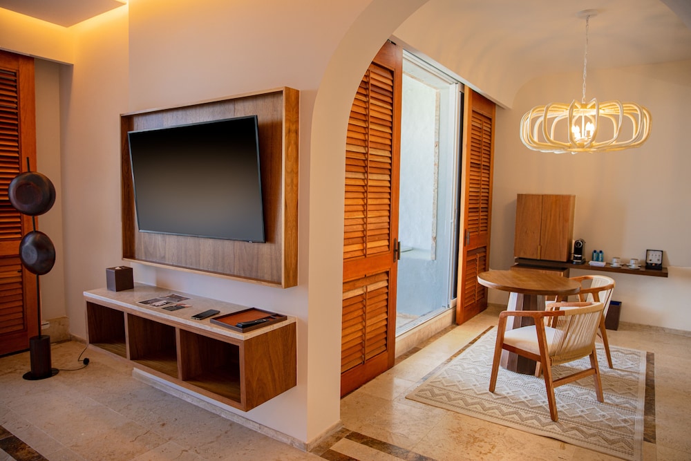 Master Suite Ocean Front Two Queen - Photo 4