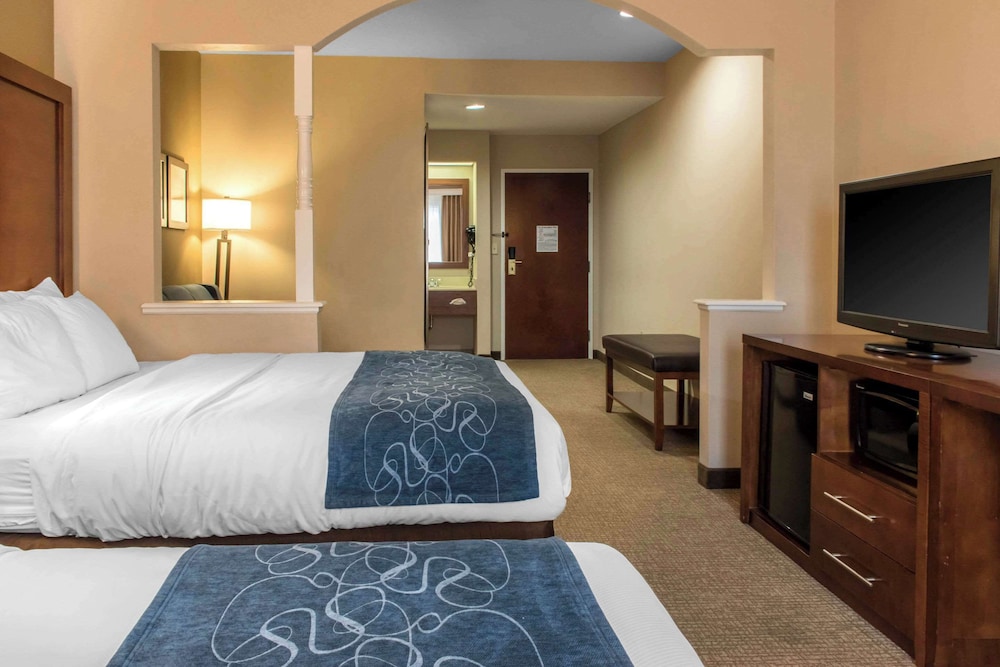 Suite, Multiple Beds, Non Smoking - Photo 10