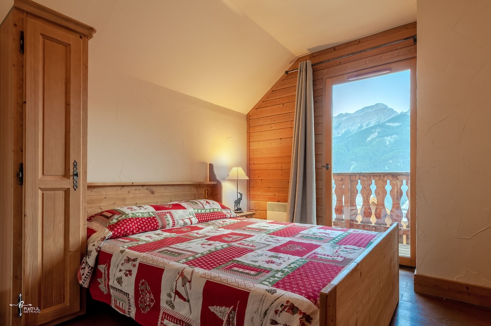 Chalet, 2 Bedrooms, Valley View (6) photo 2