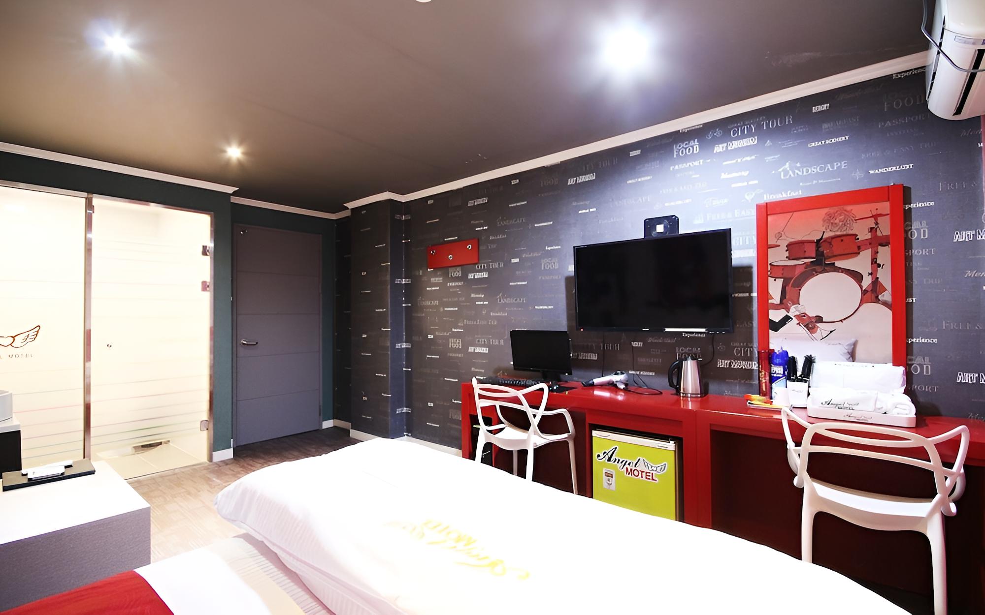 Room (Standard Room) - Photo 12