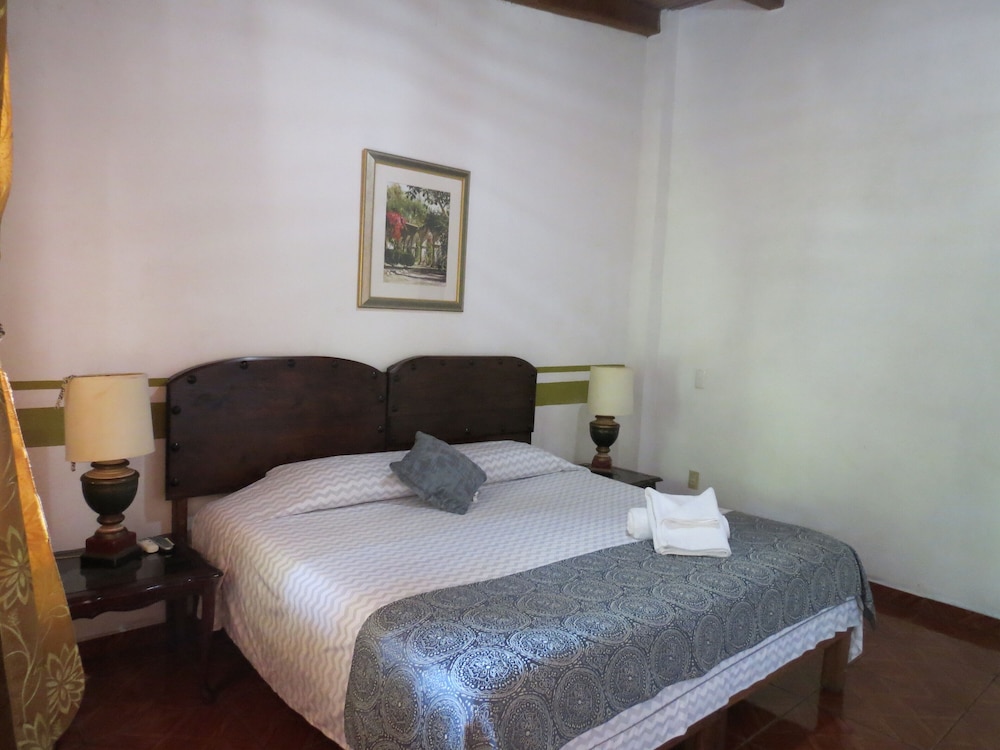Standard Double Room, 1 King Bed - Photo 5