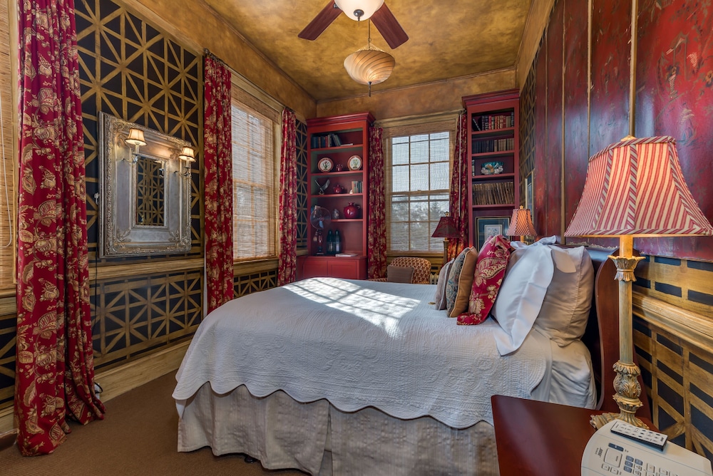 Single Room, 1 Queen Bed photo 2